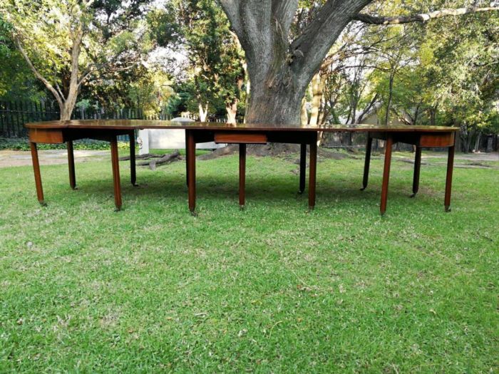 A 19TH Century Circa 1810 George III Mahogany Extension Dining Table with Brass Castors - Image 2