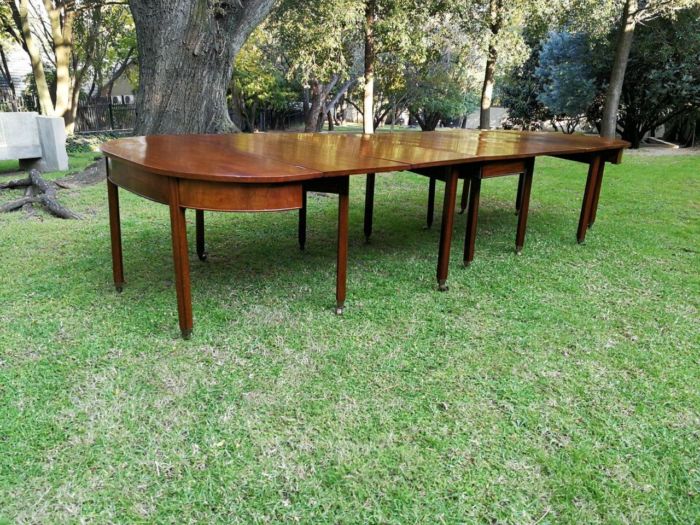 A 19TH Century Circa 1810 George III Mahogany Extension Dining Table with Brass Castors - Image 3