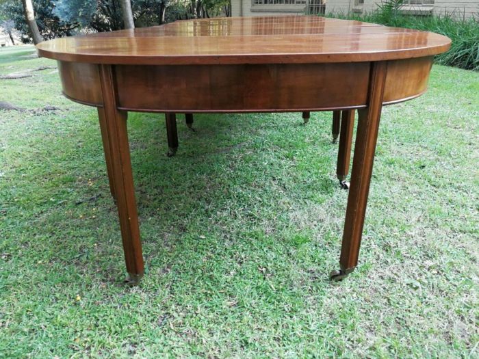 A 19TH Century Circa 1810 George III Mahogany Extension Dining Table with Brass Castors - Image 6