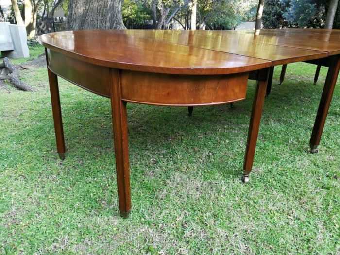 A 19TH Century Circa 1810 George III Mahogany Extension Dining Table with Brass Castors - Image 8