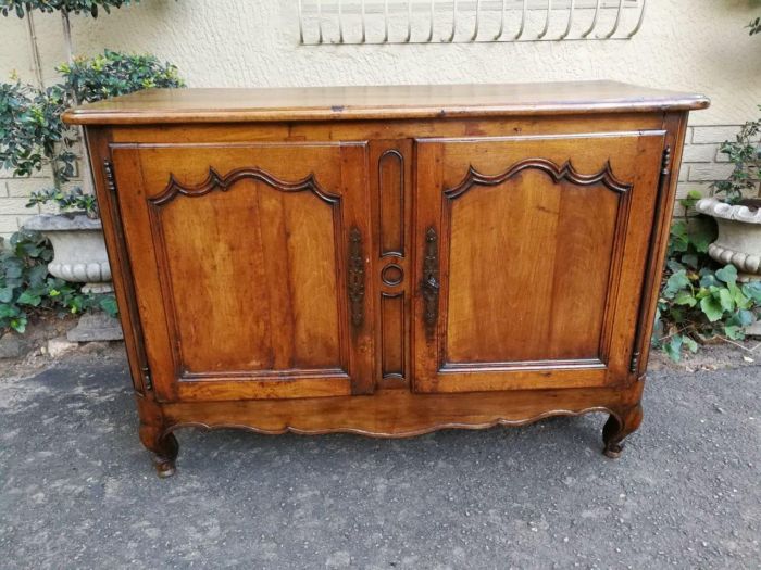 An Antique18th Century French Cherrywood Buffet / Server / Drinks Cabinet - Image 2