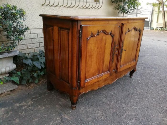 An Antique18th Century French Cherrywood Buffet / Server / Drinks Cabinet - Image 4