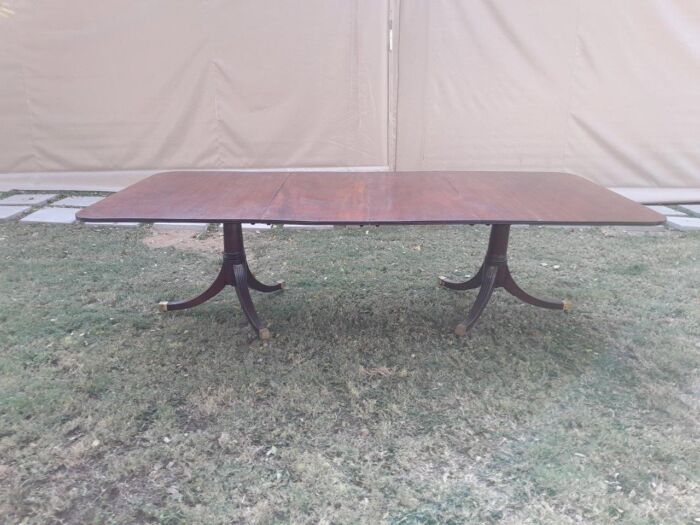 A 20th Century Mahogany Dining Table with Two Extensions and Brass Feet & Casters - Image 4