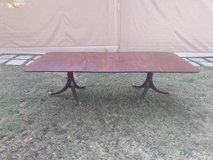 A 20th Century Mahogany Dining Table with Two Extensions and Brass Feet & Casters - Image 5