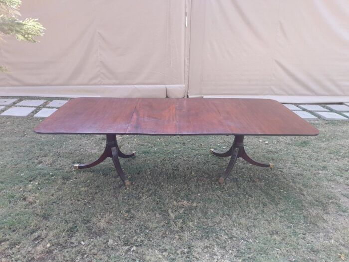 A 20th Century Mahogany Dining Table with Two Extensions and Brass Feet & Casters - Image 6