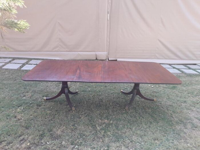 A 20th Century Mahogany Dining Table with Two Extensions and Brass Feet & Casters - Image 7