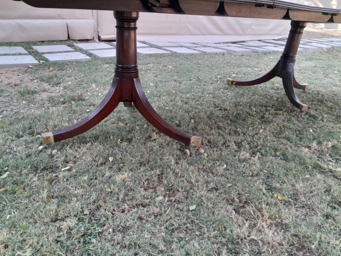 A 20th Century Mahogany Dining Table with Two Extensions and Brass Feet & Casters - Image 10