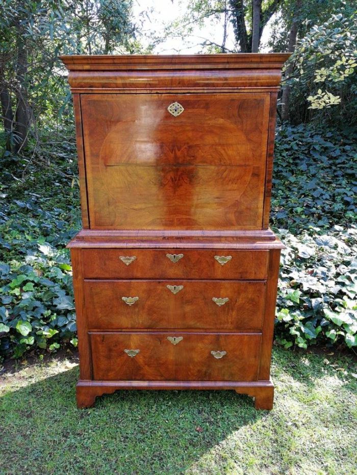 A George III Walnut Secretaire Abbatant - Image 3