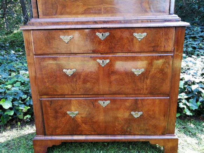 A George III Walnut Secretaire Abbatant - Image 5