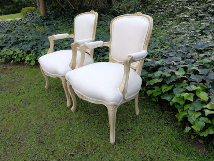 A Pair of 20th Century French Rococo Style Oak Armchairs in a bleached / natural finish - Image 3