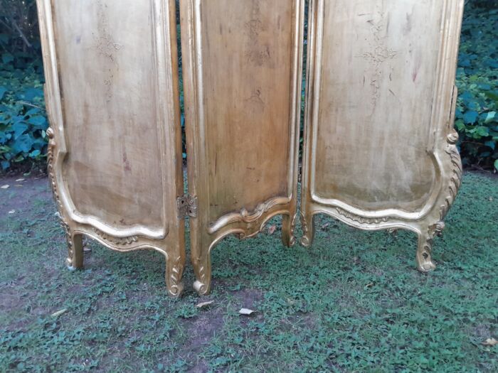 A French Rococo Style Ornately Carved Gilt-Wood Screen Upholstered in a Custom Design Fabric for The Crown Collection - Image 8