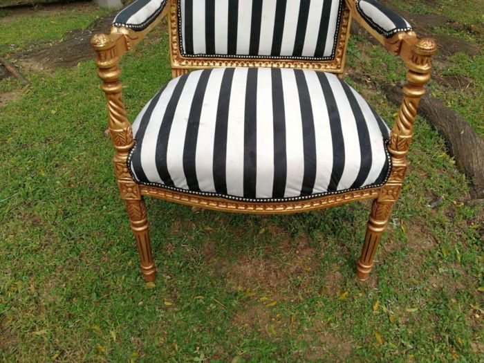 A Pair Of Louis XVI Style Carved And Gilded Armchairs - Image 7
