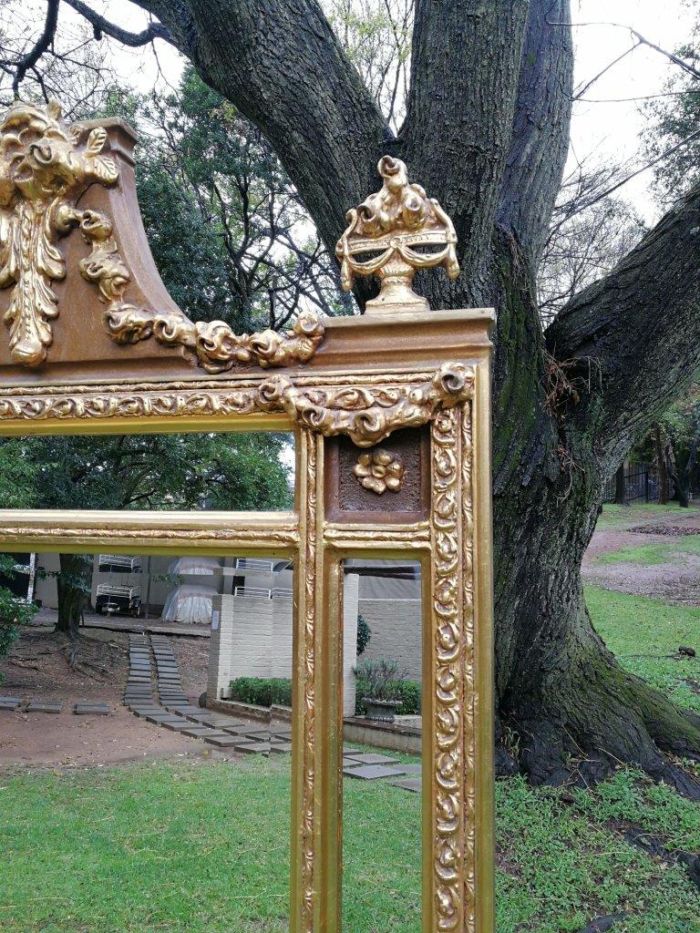 A French Style Ornately Carved and Gilded Bevelled Mirror - Image 5