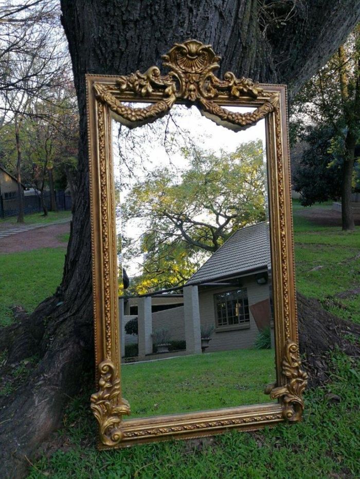 A French Style Ornately Carved and Gilded Bevelled Mirror - Image 3