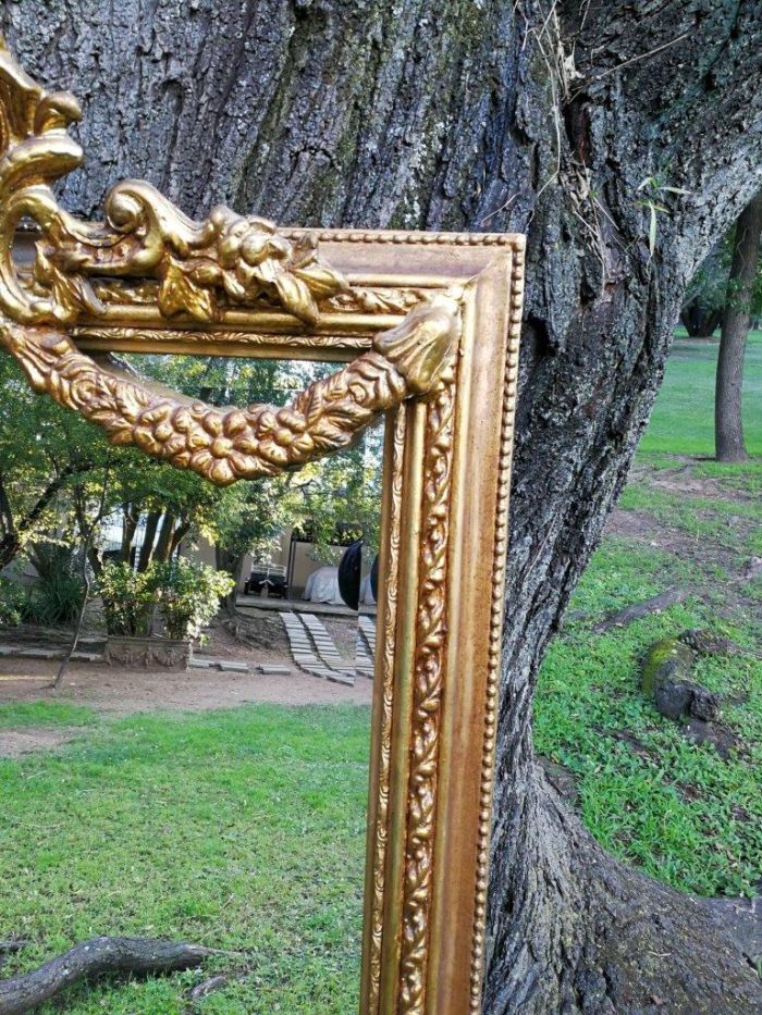 A French Style Ornately Carved and Gilded Bevelled Mirror - Image 4