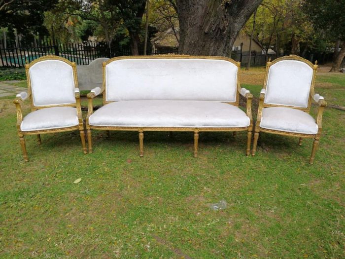 A French Style Giltwood Ornate 3 Piece Lounge Suite On Fluted Feet
