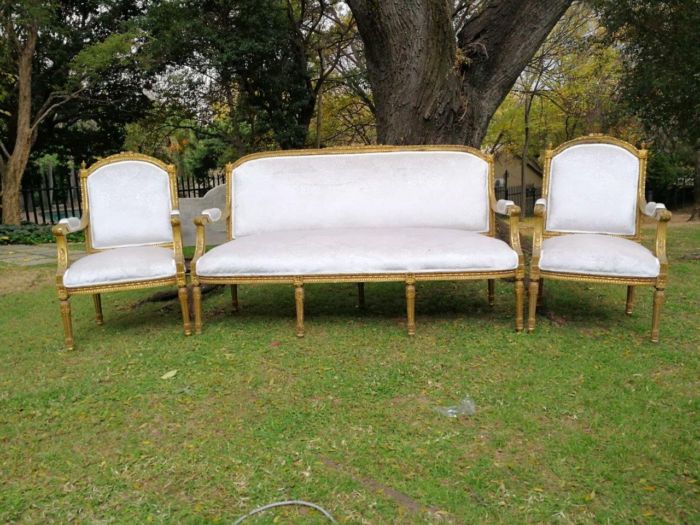 A French Style Giltwood Ornate 3 Piece Longue Suite On Fluted Feet - Image 2