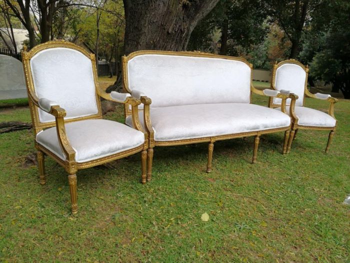A French Style Giltwood Ornate 3 Piece Longue Suite On Fluted Feet - Image 4
