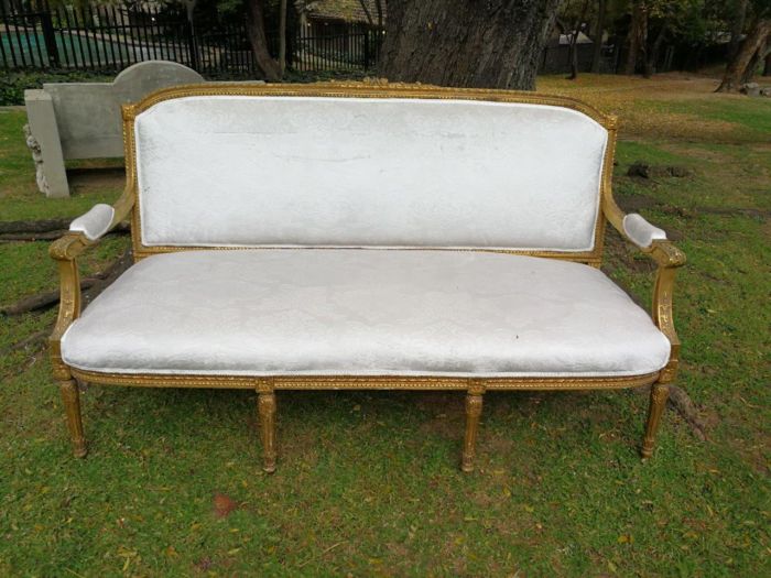 A French Style Giltwood Ornate 3 Piece Longue Suite On Fluted Feet - Image 5