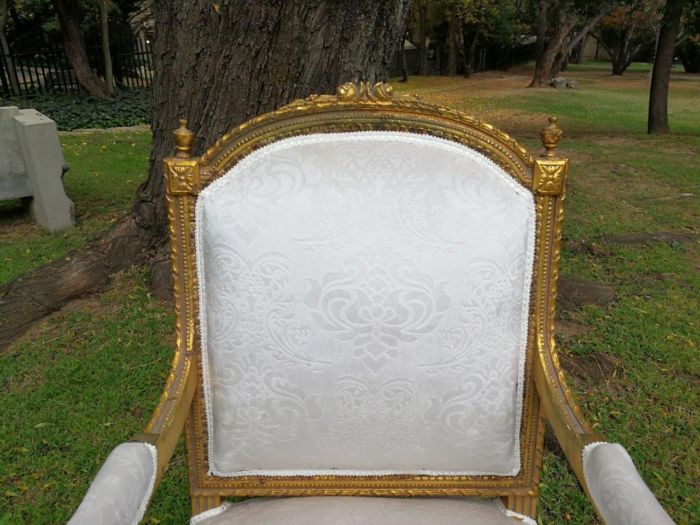 A French Style Giltwood Ornate 3 Piece Longue Suite On Fluted Feet - Image 8