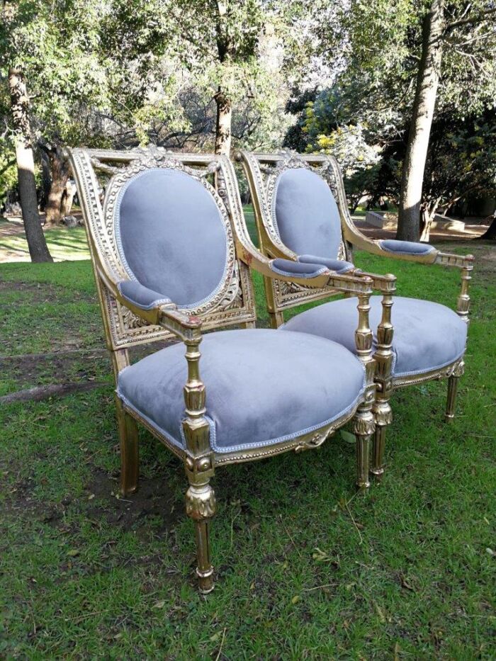 A 20th Century French Style Ornately Carved and Gilded Pair of Arm Chairs - Image 15