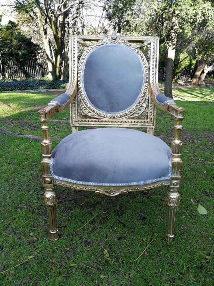 A 20th Century French Style Ornately Carved and Gilded Pair of Arm Chairs - Image 16