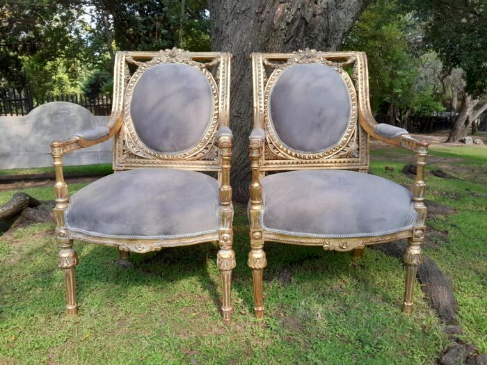 A Set of Eight French Style Ornately Carved and Gilded Dining Chairs (6 chairs and 2 Carvers) - Image 6