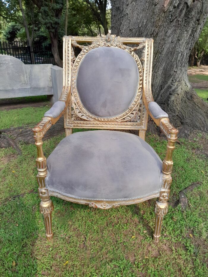 A Set of Eight French Style Ornately Carved and Gilded Dining Chairs (6 chairs and 2 Carvers) - Image 8