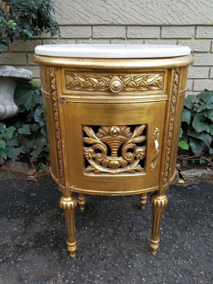 A Pair of French Style Ornately Carved Giltwood Pedestals/Side Tables with Marble Tops - Image 4