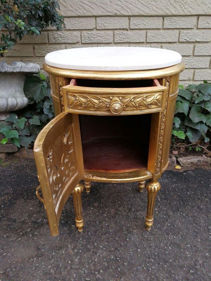 A Pair of French Style Ornately Carved Giltwood Pedestals/Side Tables with Marble Tops - Image 6