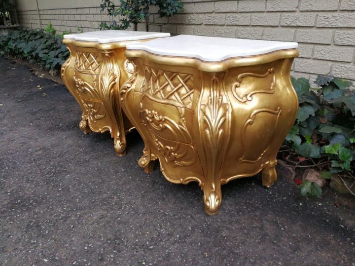 A Pair of French Style Ornately Carved Bombe Giltwood Pedestals/Side Tables with Marble Tops - Image 3