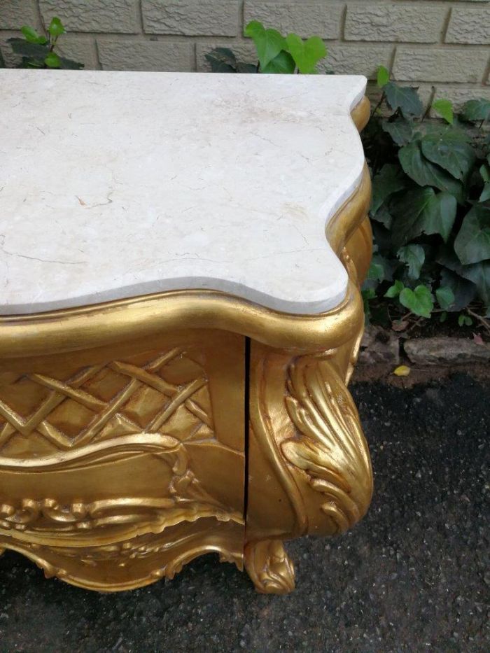 A Pair of French Style Ornately Carved Bombe Giltwood Pedestals/Side Tables with Marble Tops - Image 6