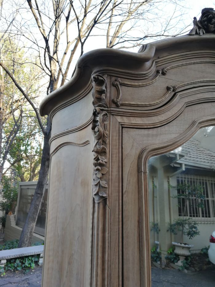 An Early 20th Century French-Style Carved Mahogany And Bevelled Mirrored Armoire in a Contemporary Bleached Finish - Image 5