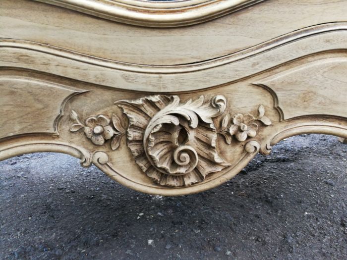An Early 20th Century French-Style Carved Mahogany And Bevelled Mirrored Armoire in a Contemporary Bleached Finish - Image 6