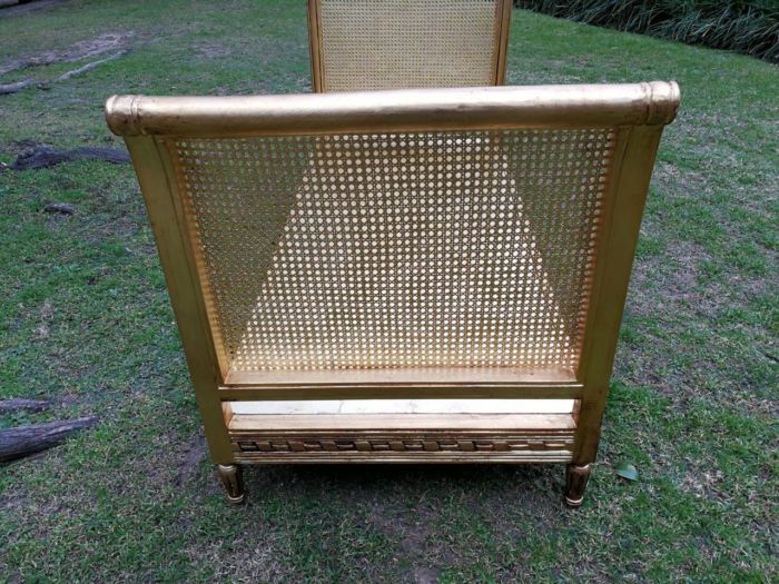 An Early 20th Century Antique French Style Carved Wooden And Hand Gilded Rattan Day Bed - Image 5