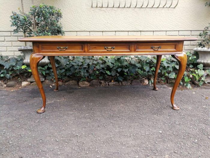 A 20th Century Victorian-Style Blonde Mahogany Desk With Leather And Gilt Tooling And Three Drawers With Brass Handles - Image 2
