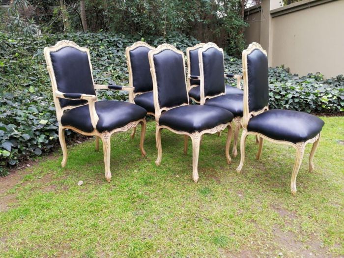 A 20th Century Set Of Six French Walnut Dining Chairs And Carvers In A Contemporary Bleached Finish And Upholstered In Leather - Image 3