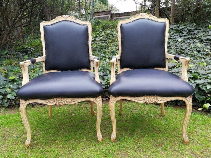 A 20th Century Set Of Six French Walnut Dining Chairs And Carvers In A Contemporary Bleached Finish And Upholstered In Leather - Image 5