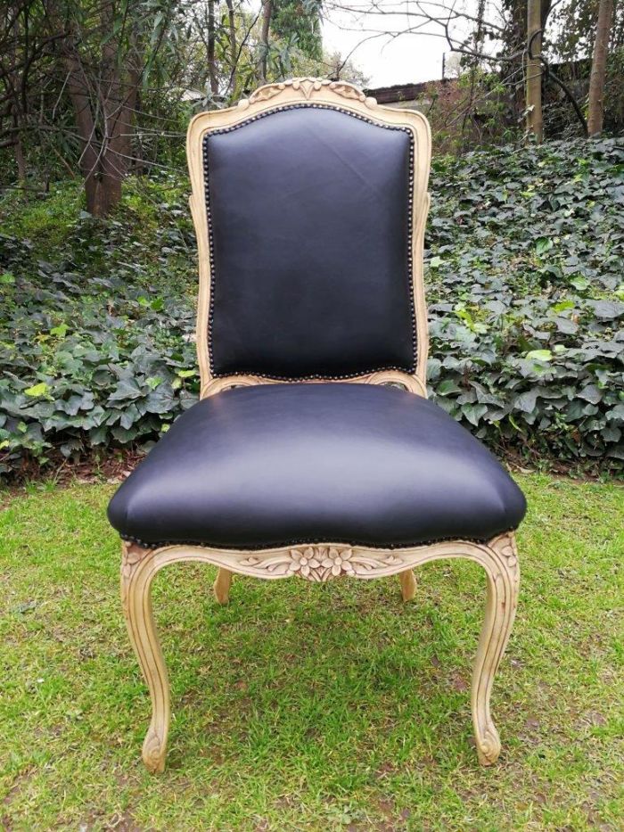 A 20th Century Set Of Six French Walnut Dining Chairs And Carvers In A Contemporary Bleached Finish And Upholstered In Leather - Image 6