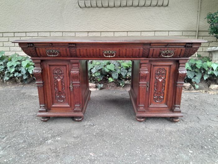 An Antique 19th Century Oak Carved and Ebonised Desk with Three Drawers and Two Pedestals with Tooled Leather Top Desk with Drawers - Image 2