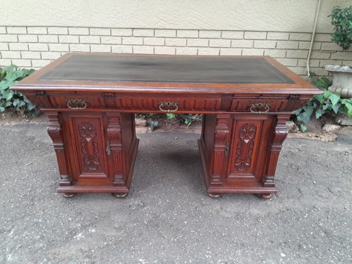 An Antique 19th Century Oak Carved and Ebonised Desk with Three Drawers and Two Pedestals with Tooled Leather Top Desk with Drawers - Image 3