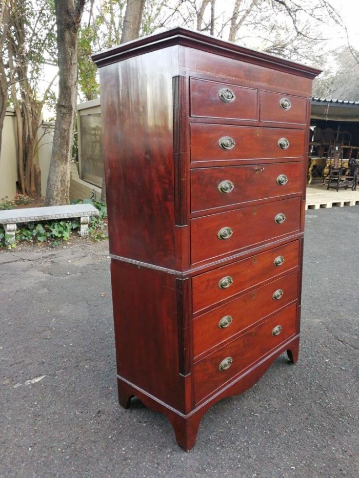 A Circa 1900 Edwardian Mahogany Chest on Chest on Bracket Feet - Image 3
