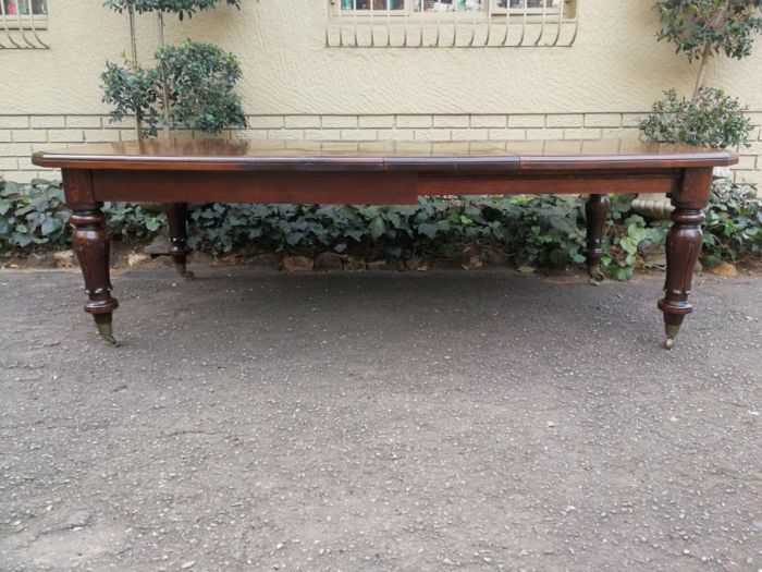 A 19th Century Late Victorian Mahogany Extending Dining Table on Brass Castors with Crank Handle - Image 2
