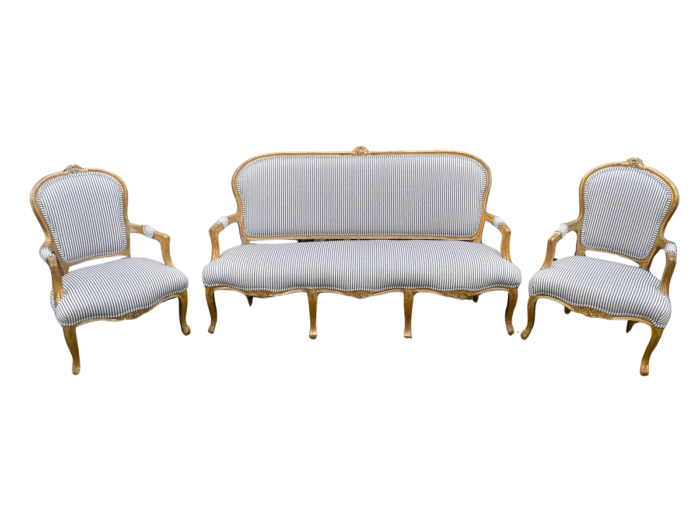 A 20TH Century French-style Carved and Giltwood Settee and a Pair of Armchairs upholsterd in a Cotton / Linen Fabric