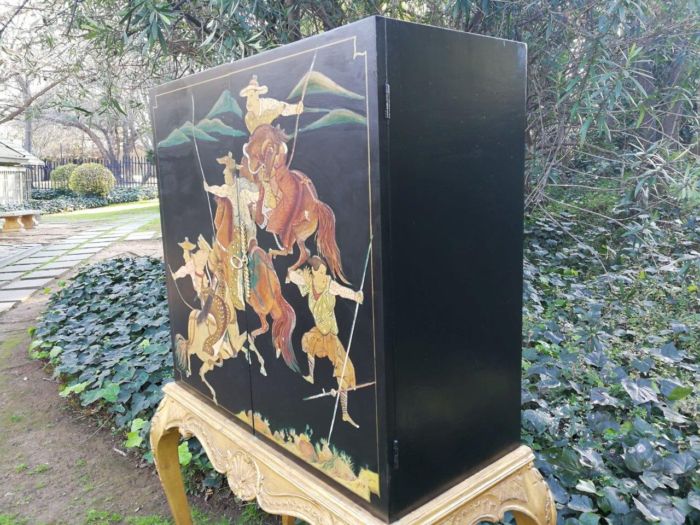 A Mid 20th Century Chinoiserie Wooden Painted Cabinet With Interior Black Painted With Shelf And With Lock And Key - Image 4