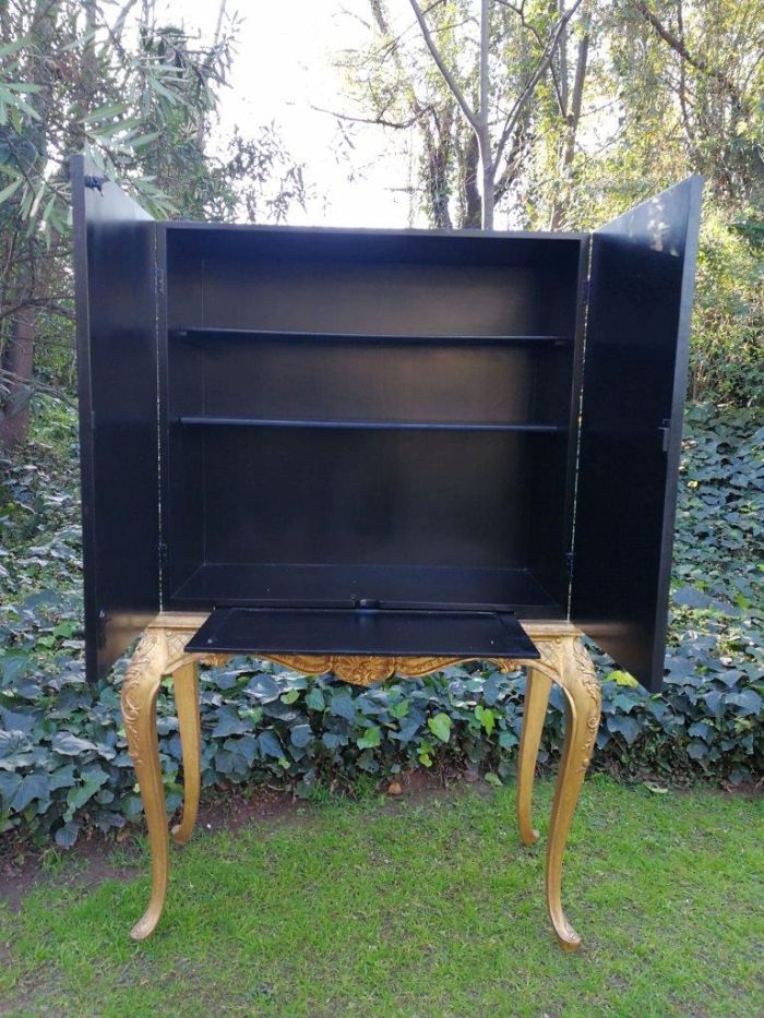 A Mid 20th Century Chinoiserie Wooden Painted Cabinet With Interior Black Painted With Shelf And With Lock And Key - Image 6