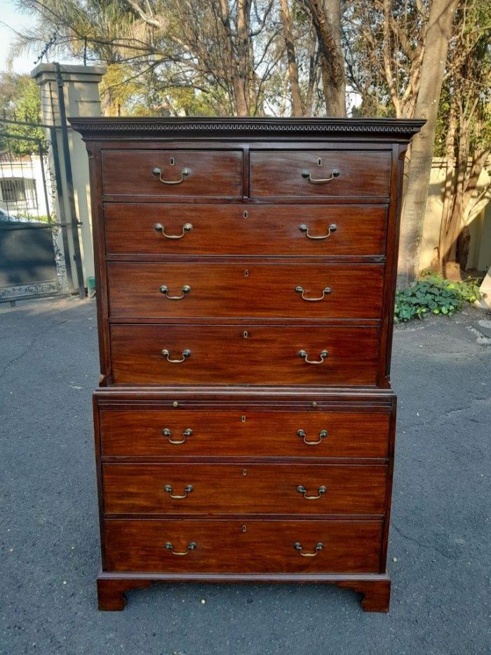 A Circa 1800 Regency English Mahogany Chest-On-Chest With A Pull-Out Writing Surface With Locks And Key - Image 2