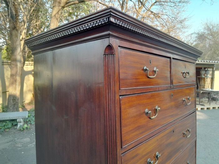 A Circa 1800 Regency English Mahogany Chest-On-Chest With A Pull-Out Writing Surface With Locks And Key - Image 4