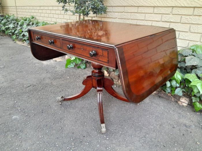 A Late 19th Century Circa 1880 Victorian Mahogany and Rosewood Pembroke Library Table with a Pair of Drawers On Castors - Image 7