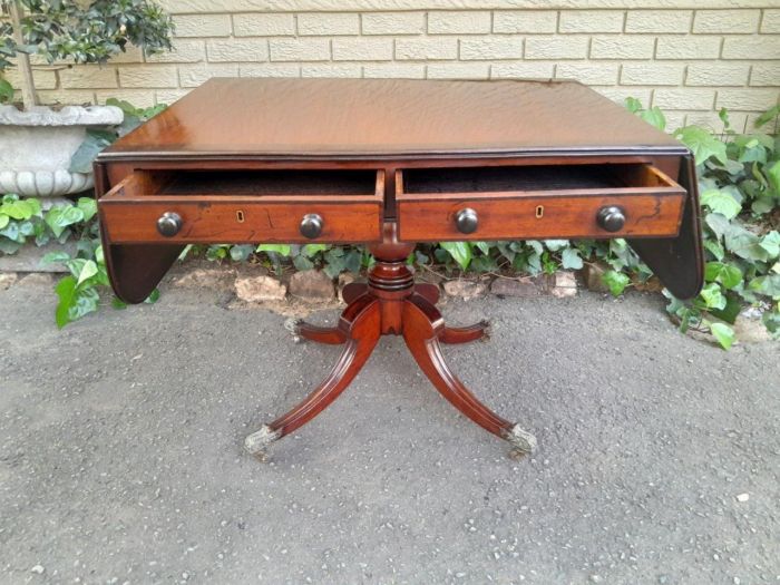 A Late 19th Century Circa 1880 Victorian Mahogany and Rosewood Pembroke Library Table with a Pair of Drawers On Castors - Image 8